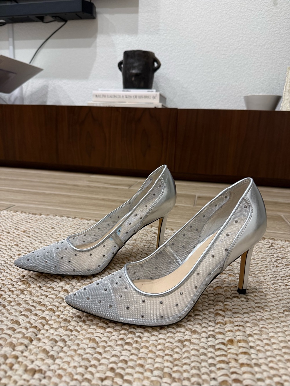 Nine West Silver Mesh Rhinestone Embellished Pointed Toe Heels / Size 6M